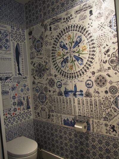 賑やかなトイレ