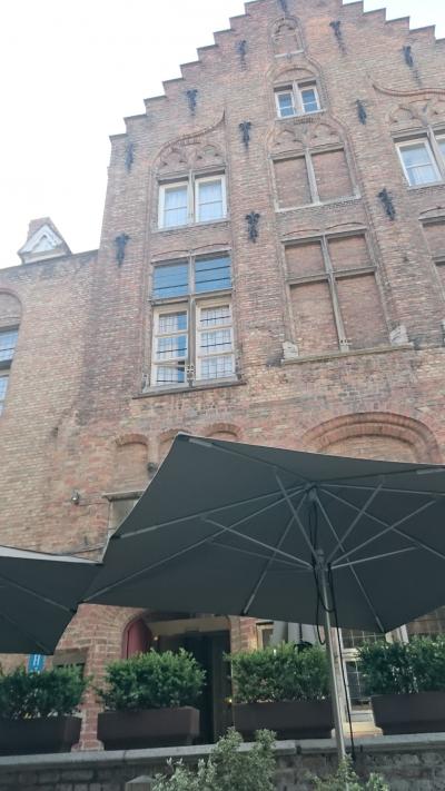 運河沿いのホテル