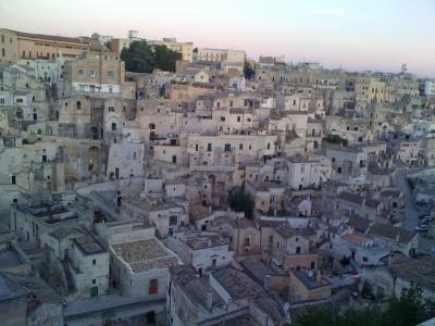 石灰の洞窟住居の街☆世界遺産