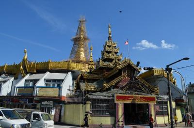 ダウンタウンの中心にあり目印