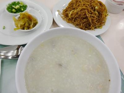 2日目セットメニュー（中国式）お粥は美味しいけど焼きそばは…