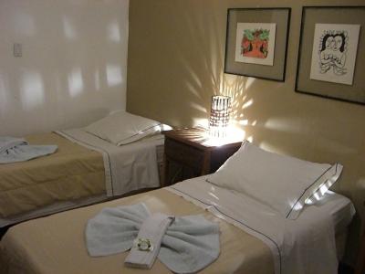 ツインルームに、エキストラベット２つ。二人で利用なのに（笑）