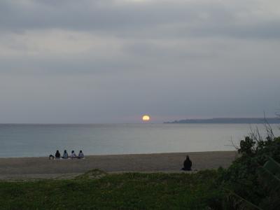海岸から沈む夕日