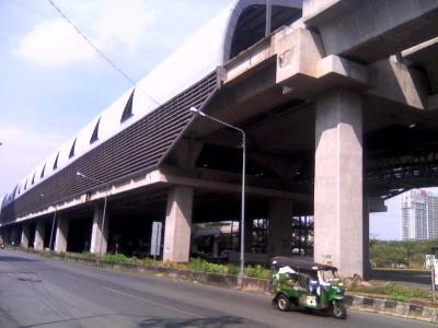 スワナプーンエアポートの航空機のチェックインできる！