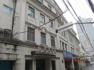 大きな建物です。