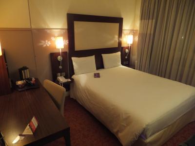 入口のドアに背をつけて撮影しました