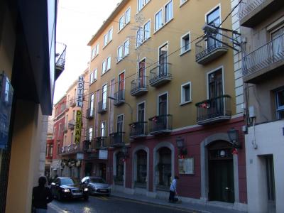 ダリ美術館から近い