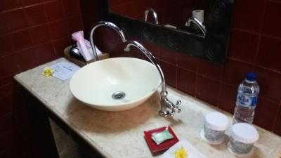 洗面所は狭いです