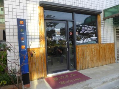 レセプション。客室は別棟。