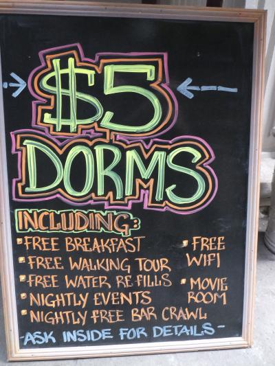 入口に出ている1泊朝食付き５USドルの看板