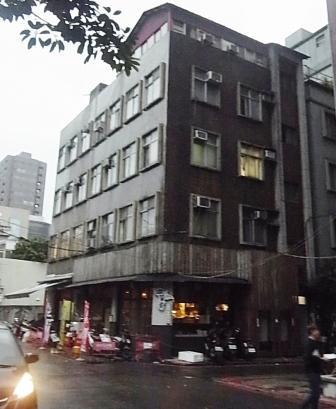 この建物です。