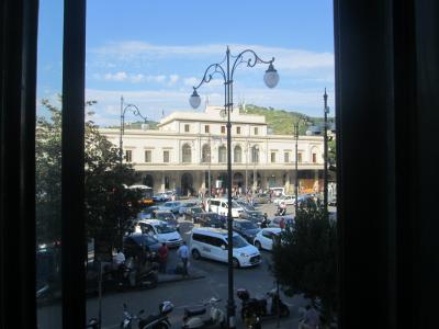 窓から見える駅舎が鉄道好きには嬉しい