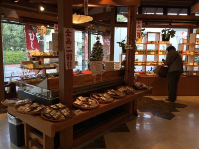 お土産と食事処