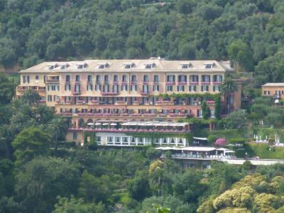 ブラウン城から見たホテル