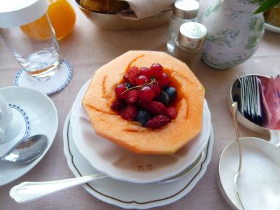 豪華な朝食ルームサービス