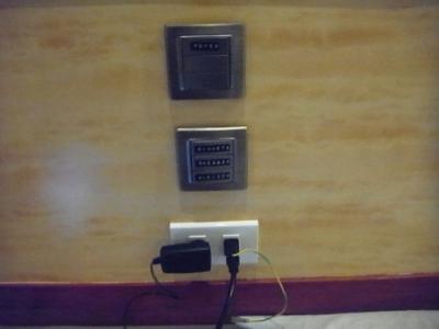 部屋の明かりは総て枕元でコントロール可(但し一部の部屋のみ)