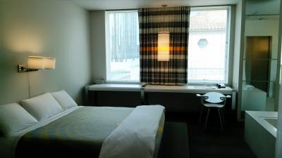 部屋の真ん中にバスタブが！