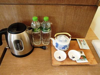 コンプリメンタリーは水＆お茶です。