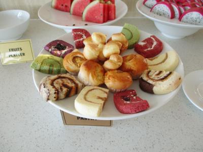 色がちょっと怖いデザート