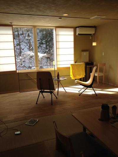 四万温泉の奥深くにあるひっそりとした和モダン旅館