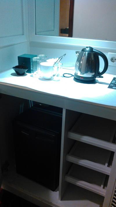 電気ポットとお茶セット