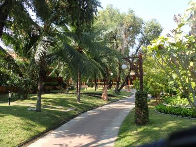 ホテル内の広い庭