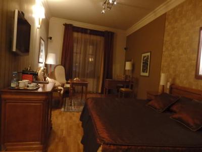 大きなベッドもありゆったりしています。