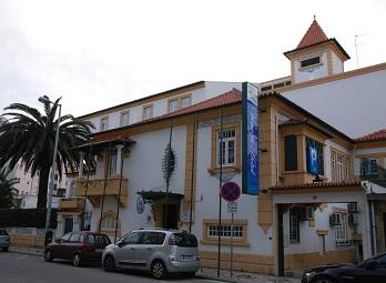 重厚な趣の外観