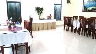 一階フロントロビーのここで朝食