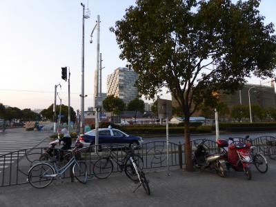 地下鉄の駅前からも見えています