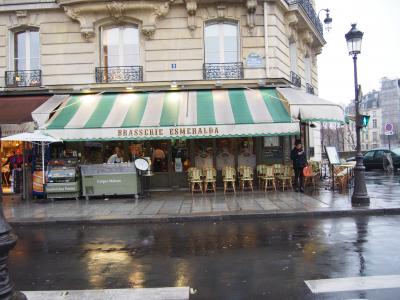 雰囲気の良いノートルダム寺院近くのレストラン