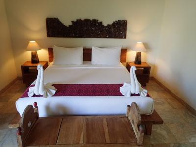 デラックスルーム：ベッド