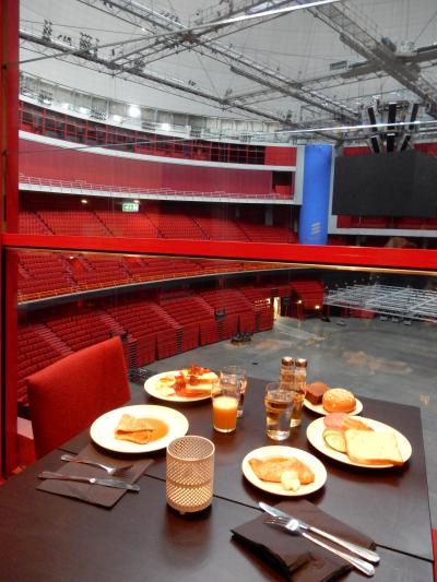 食事会場からコンサート会場が臨めます