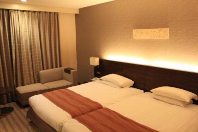 アクセス成田が最初に停車する