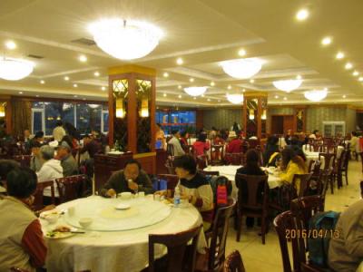 別室レストランでの朝食風景。