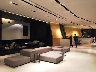 ロビーフロアは広々としています