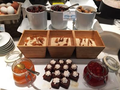 朝食はバラエティに富んでいます