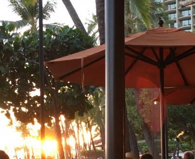 ヒルトンの花火はトロピックス・バー&グリルで。