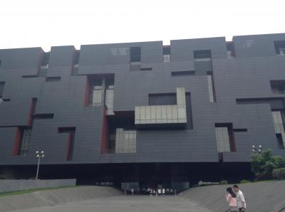 新しくてきれいな博物館です。広東省博物館