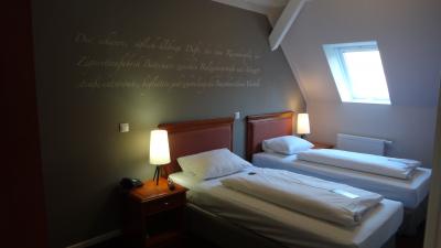 ベッドルーム（ダブルベッドのはずがシングルが２台でした）