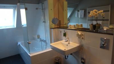 清潔なバスルーム