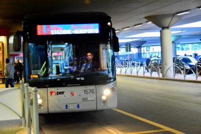 市内へはBLQシャトルバスが便利です。