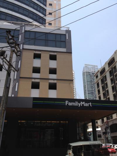 ファミリーマートが敷地内に