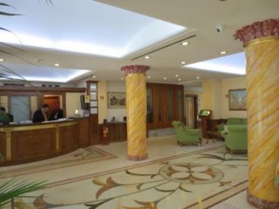 フロントフロアー