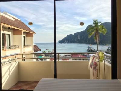 窓からの眺めがピピ島！ってかんじ！