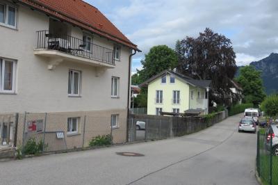 手前がドミトリーのあるゲストハウス、奥が宿泊した建物