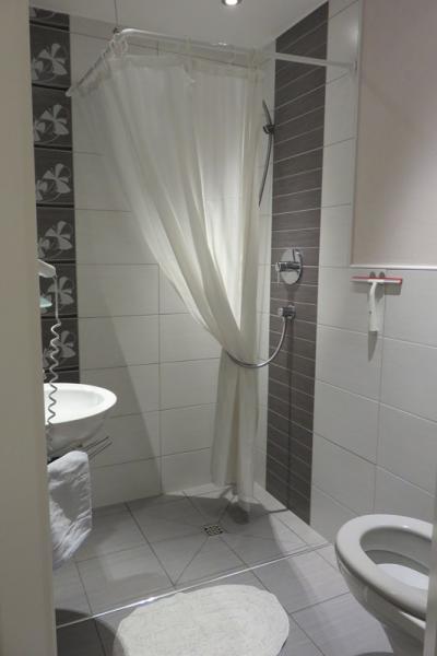 段差がほとんどないシャワーブース