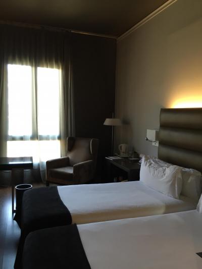 中庭に面しており静かだが見晴らしは望めない