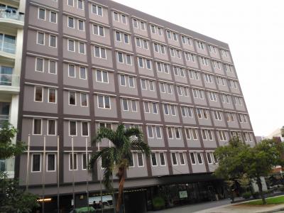 右隣には、風俗店が３軒。