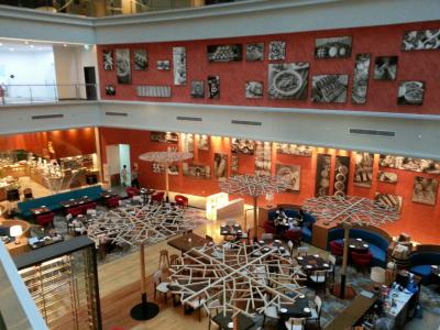 レストラン(朝食はここのビュッフェ)